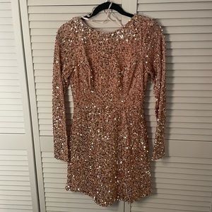 Brand new selfie Leslie, open back long sleeve glitter pink dress